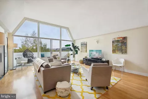 700 7th St SW #809, Washington, DC 20024