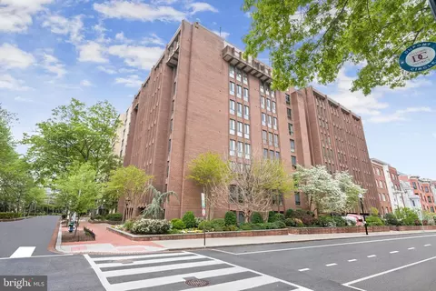 1260 21st St NW #1002, Washington, DC 20036