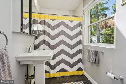 Bath - 3113 Quebec Pl NW, Washington, DC 20008 photo 1 of 2