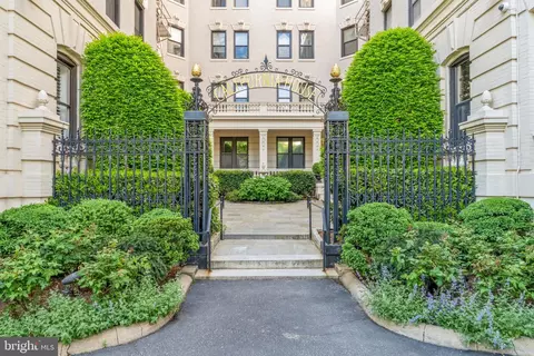 2205 California St NW #203, Washington, DC 20008