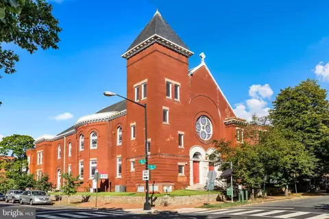 Exterior - 418 D St SE, Washington, DC 20003 photo 4 of 13
