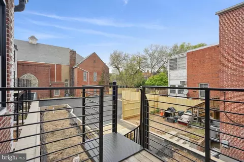 Exterior - 418 D St SE, Washington, DC 20003 photo 3 of 13
