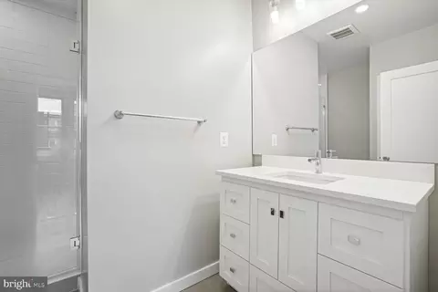 Bath - 418 D St SE, Washington, DC 20003 photo 4 of 5