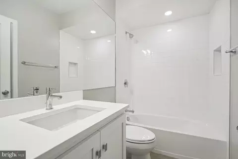 Bath - 418 D St SE, Washington, DC 20003 photo 3 of 5
