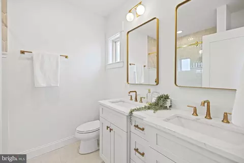 Bath - 217 16th St NE #8, Washington, DC 20002 photo 2 of 3