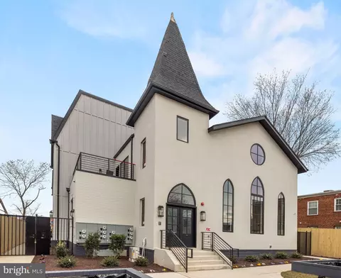 Exterior - 217 16th St NE #7, Washington, DC 20002 photo 2 of 8