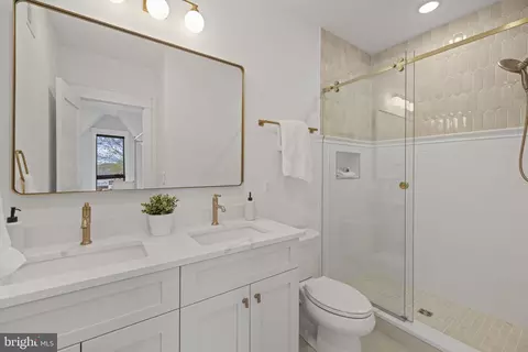 Bath - 217 16th St NE #7, Washington, DC 20002 photo 2 of 3