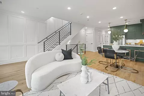 Living - 217 16th St NE #7, Washington, DC 20002 photo 2 of 3