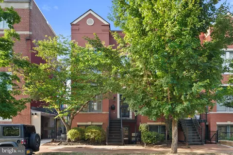 806 Constitution Ave NE, Washington, DC 20002 photo 2