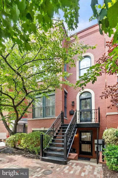 806 Constitution Ave NE, Washington, DC 20002