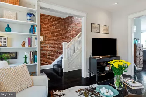Living - 1413 E Capitol SE, Washington, DC 20003 photo 4 of 8