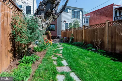 Exterior - 1413 E Capitol SE, Washington, DC 20003 photo 9 of 11