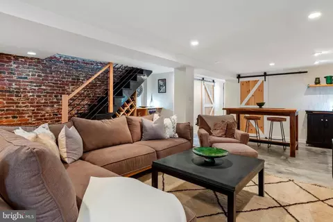 Living - 1413 E Capitol SE, Washington, DC 20003 photo 6 of 8
