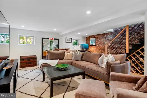 Living - 1413 E Capitol SE, Washington, DC 20003 photo 8 of 8