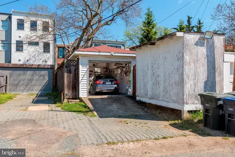 Exterior - 1413 E Capitol SE, Washington, DC 20003 photo 6 of 11