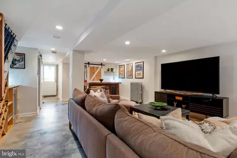 Living - 1413 E Capitol SE, Washington, DC 20003 photo 5 of 8