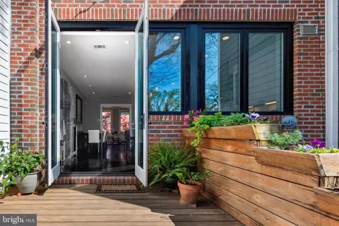 Exterior - 1413 E Capitol SE, Washington, DC 20003 photo 10 of 11