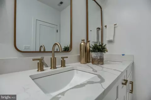 Bath - 1026 4th St NE, Washington, DC 20002 photo 2 of 6