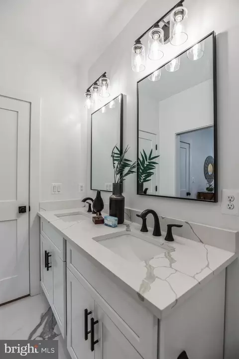 Bath - 1026 4th St NE, Washington, DC 20002 photo 5 of 6