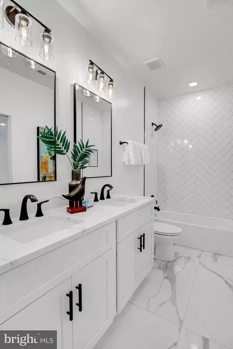 Bath - 1026 4th St NE, Washington, DC 20002 photo 4 of 6