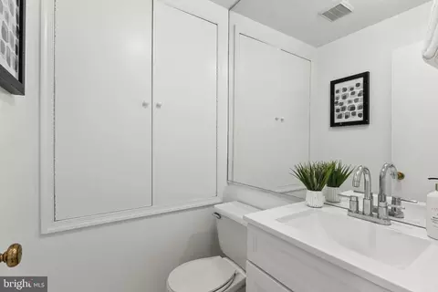 238 14th St SE, Washington, DC 20003 photo 9
