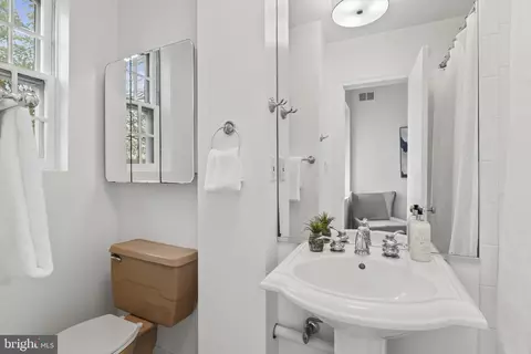 238 14th St SE, Washington, DC 20003 photo 12