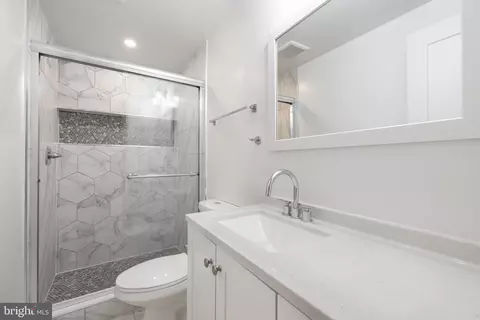 Bath - 127 R St NE #1, Washington, DC 20002 photo 5 of 5