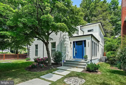 4537 38th St NW, Washington, DC 20016