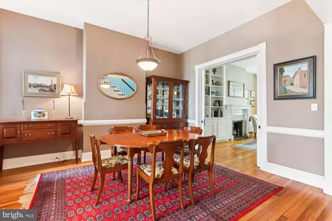 Dining - 612 E Street St NE, Washington, DC 20002 photo 3 of 5