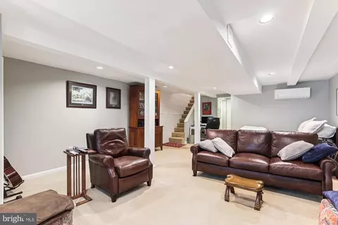 Living - 612 E Street St NE, Washington, DC 20002 photo 7 of 9