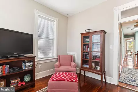 Living - 612 E Street St NE, Washington, DC 20002 photo 6 of 9