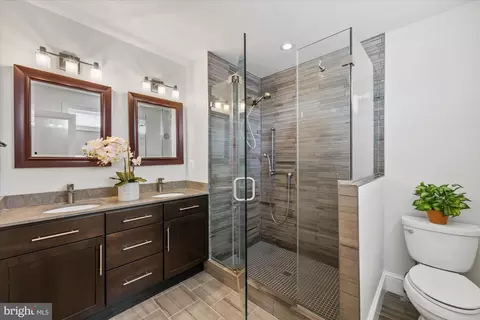 Bath - 854 Venable Pl NW, Washington, DC 20012 photo 1 of 4