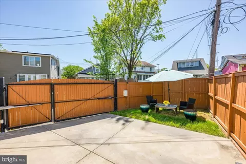 Exterior - 854 Venable Pl NW, Washington, DC 20012 photo 5 of 12