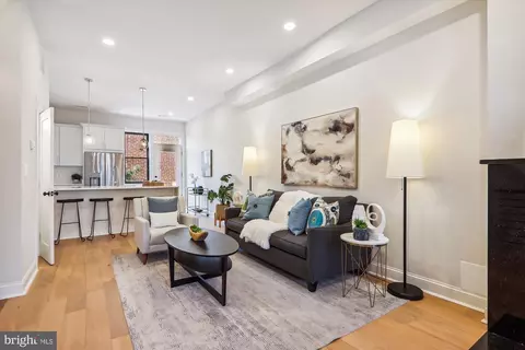 Living - 432 6th St NE, Washington, DC 20002 photo 2 of 6