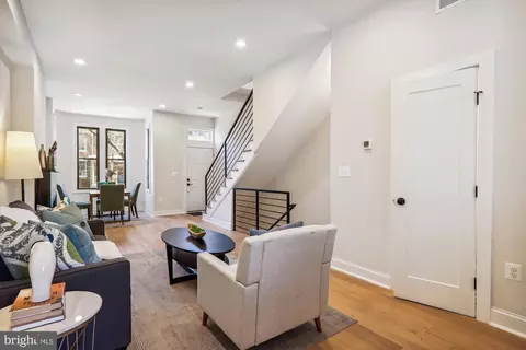 Living - 432 6th St NE, Washington, DC 20002 photo 4 of 6