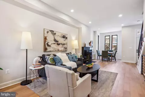 Living - 432 6th St NE, Washington, DC 20002 photo 3 of 6
