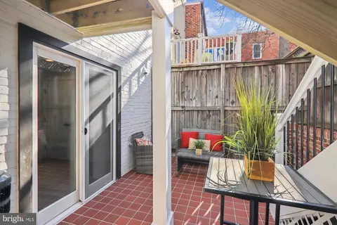 Exterior - 432 6th St NE, Washington, DC 20002 photo 4 of 10