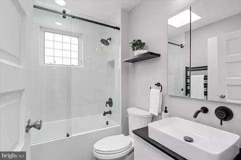 203 17th St SE, Washington, DC 20003 photo 12