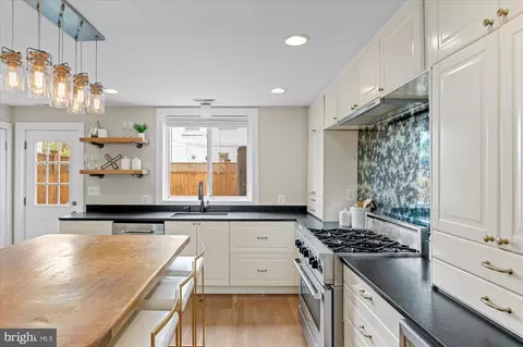 203 17th St SE, Washington, DC 20003 photo 4