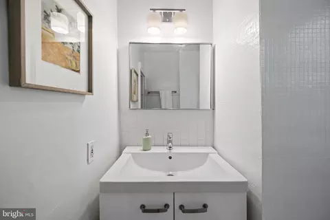 1342 Emerald St NE, Washington, DC 20002 photo 28
