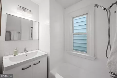 1342 Emerald St NE, Washington, DC 20002 photo 27