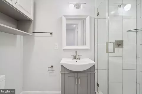 Bath - 647 Morton Pl NE, Washington, DC 20002 photo 5 of 5