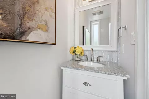 Bath - 647 Morton Pl NE, Washington, DC 20002 photo 4 of 5