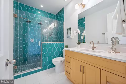 Bath - 647 Morton Pl NE, Washington, DC 20002 photo 1 of 5