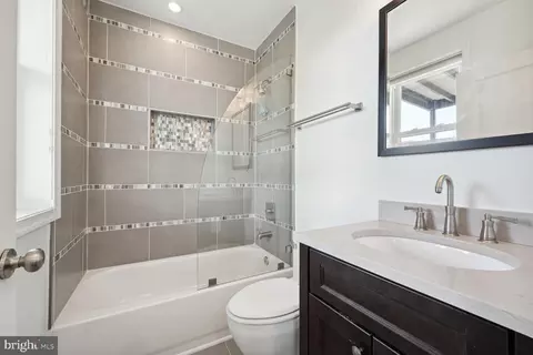 Bath - 647 Morton Pl NE, Washington, DC 20002 photo 3 of 5