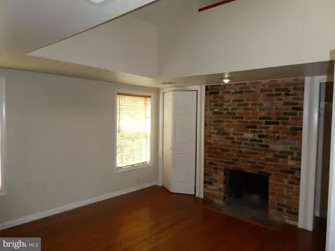 Living - 708 G St SE, Washington, DC 20003 photo 3 of 4