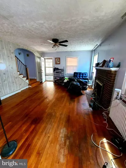 Living - 404 23rd Pl NE, Washington, DC 20002 photo 1 of 1
