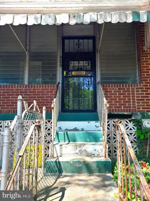 Exterior - 404 23rd Pl NE, Washington, DC 20002 photo 10 of 23