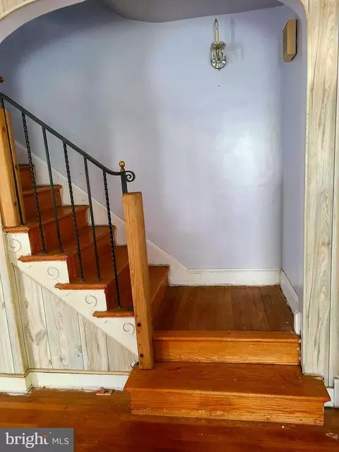Entry Way - 404 23rd Pl NE, Washington, DC 20002 photo 8 of 16