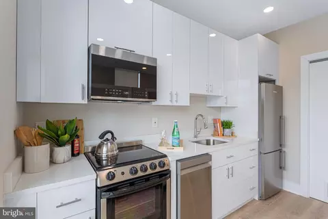 820 18th St NE #101, Washington, DC 20002